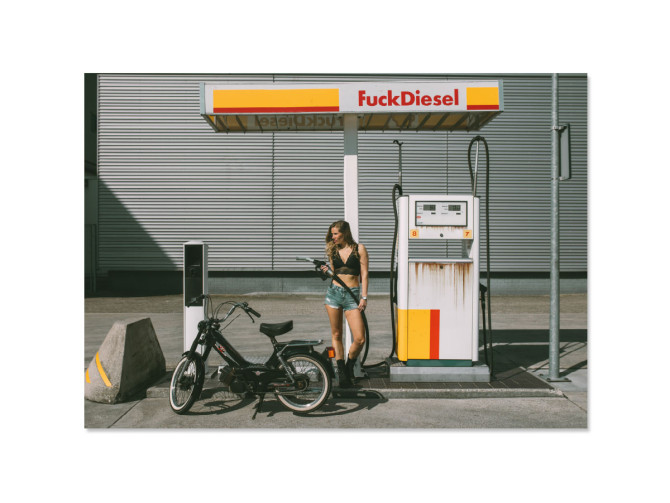 "F*ck Diesel" poster met Tomos  A1 (59,4x84cm) product